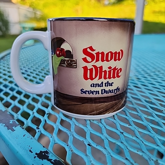Disney Snow white and the seven dwarfs mug - Picture 4 of 7